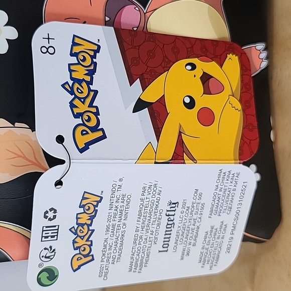 Pokemon Charmander Bundle: Makeup Bag and Crew Socks - Picture 2 of 16